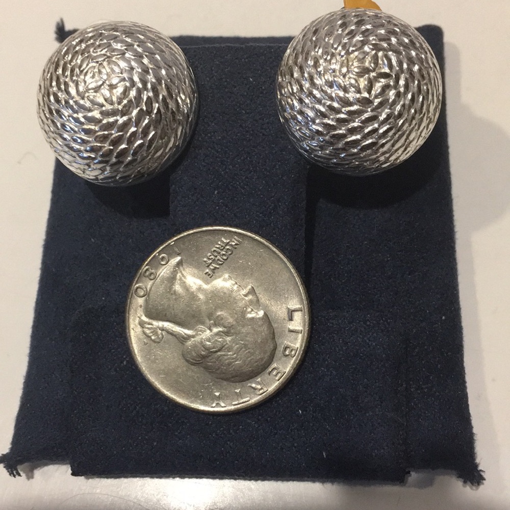 Vintage signed F.O silver tone hammered earrings